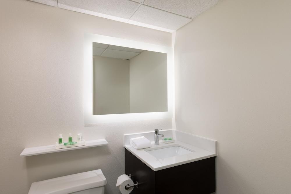 Holiday Inn Clark - Newark By Ihg Екстериор снимка