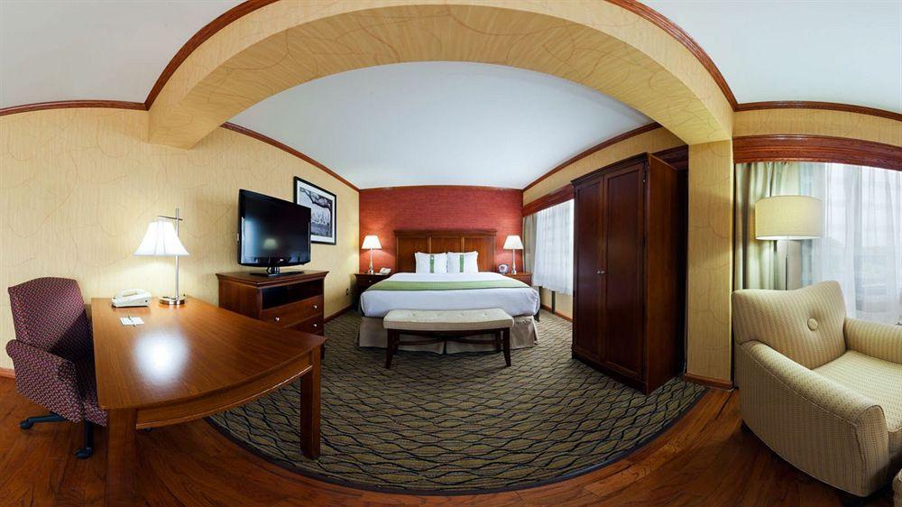 Holiday Inn Clark - Newark By Ihg Екстериор снимка