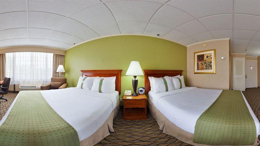 Holiday Inn Clark - Newark By Ihg Екстериор снимка