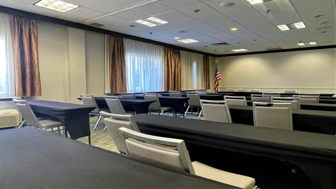 Holiday Inn Clark - Newark By Ihg Екстериор снимка