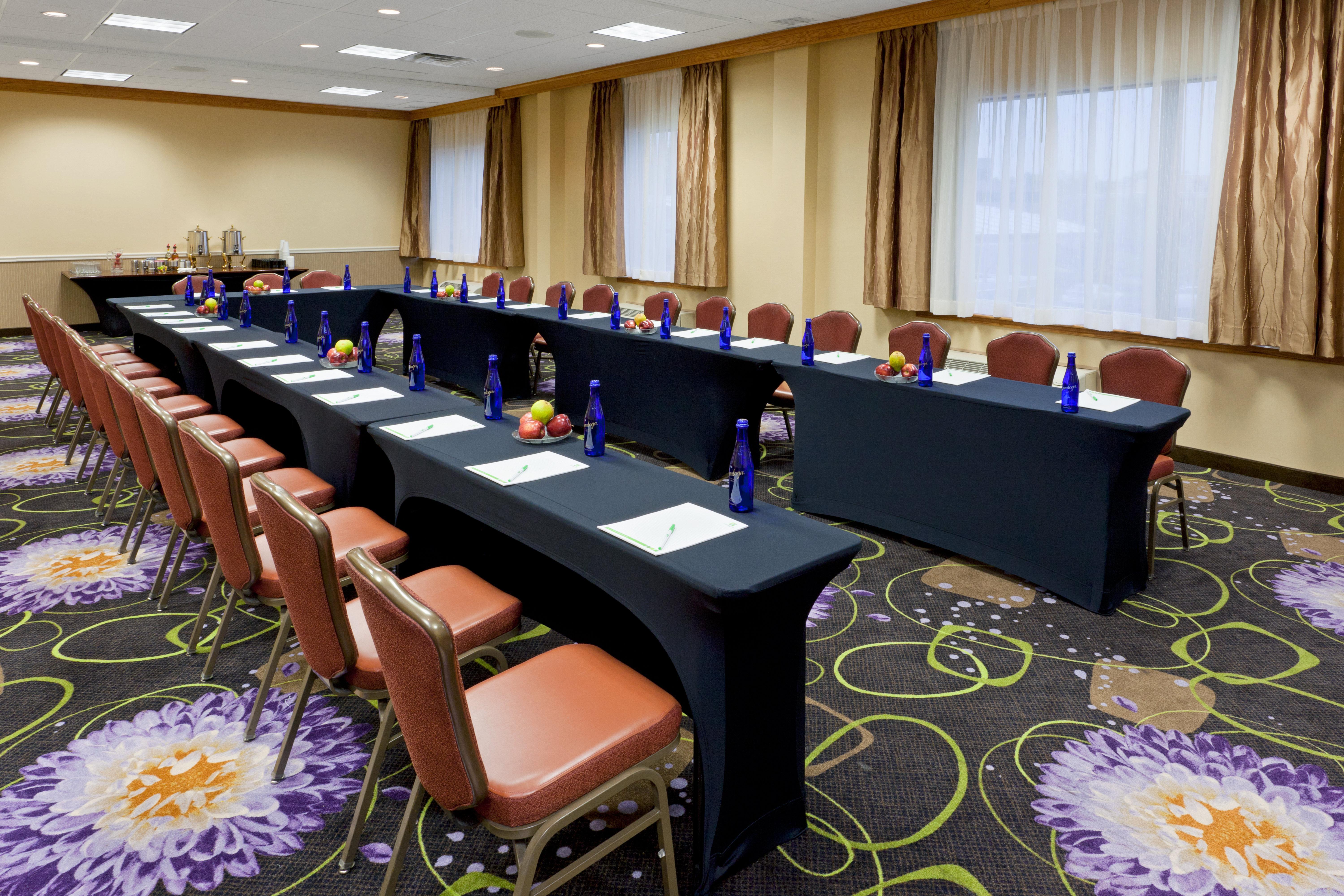 Holiday Inn Clark - Newark By Ihg Екстериор снимка
